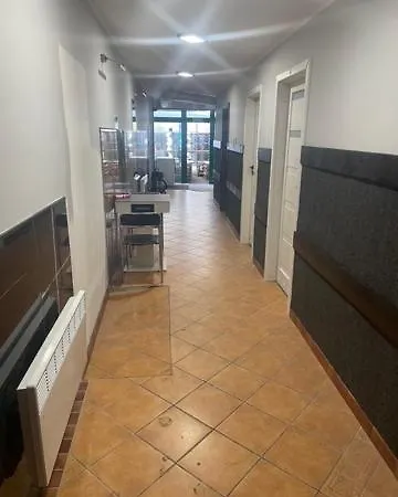 Sciana Podloga Drzwi 旅馆 日拉尔杜夫