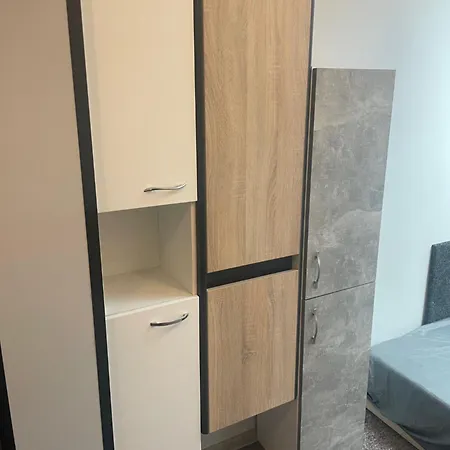 Sciana Podloga Drzwi 旅馆 *