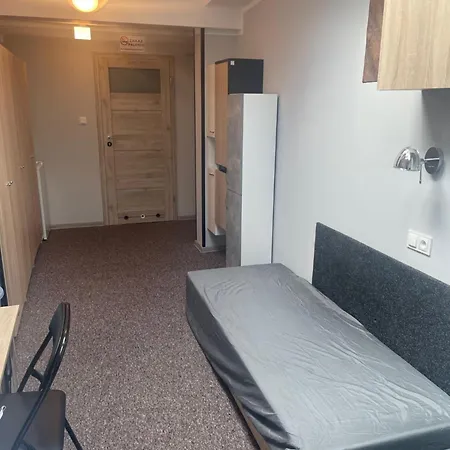 Hostel Sciana Podloga Drzwi Zyrardow